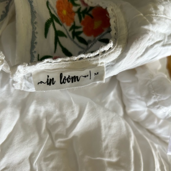New In Loom Floral Embroidered Blouse Size Medium - Picture 11 of 13